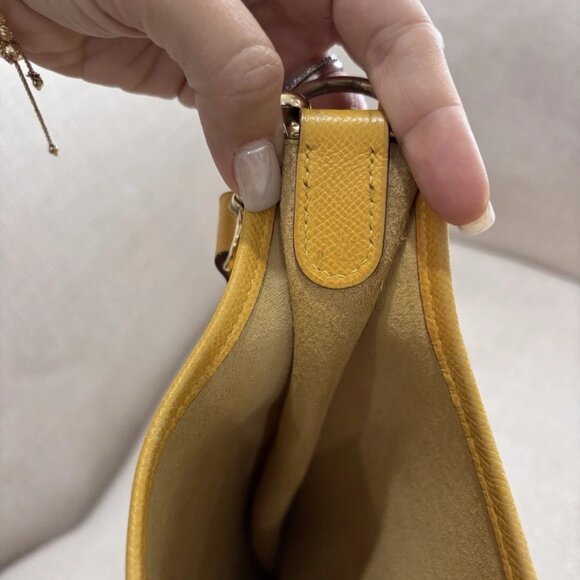 Authentic HERMES EVELYNE GM clemence Jaune Amber yellow crossbody bag - Picture 11 of 14